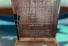 Photo of في ليلةٍ احتفت بالعطاء، تشرّفت الجمعية في المنطقة الشرقية بالتكريم ضمن حفل إسدال، الذي أُقيم يوم الثلاثاء 6 مايو 2025م في جامعة الملك فهد للبترول والمعادن، وذلك تقديرًا لمشاركاتها الفاعلة في ملتقيات التطوع التي نظّمتها وحدة التطوع بالجامعة.